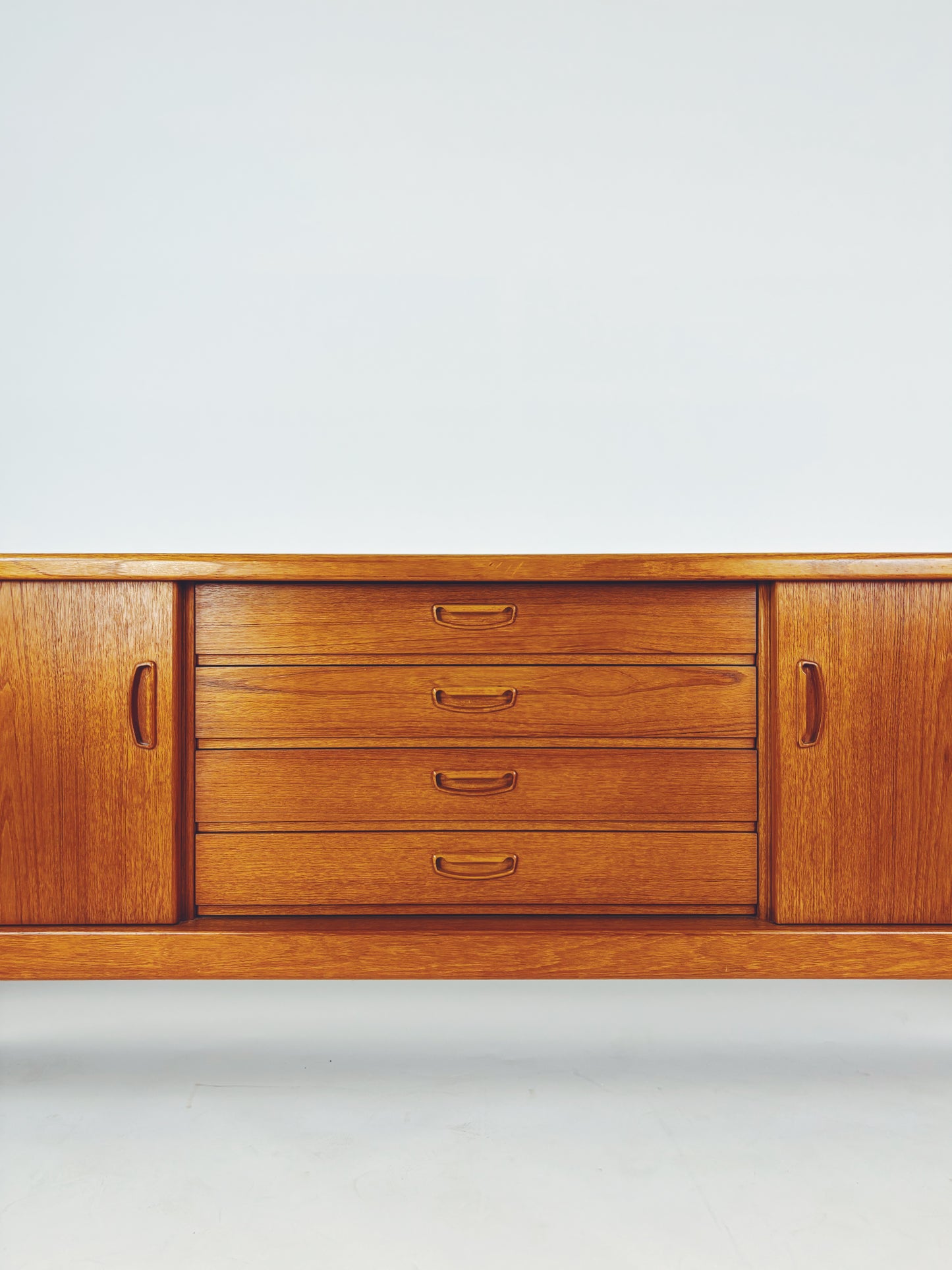 Sideboard Strobeck